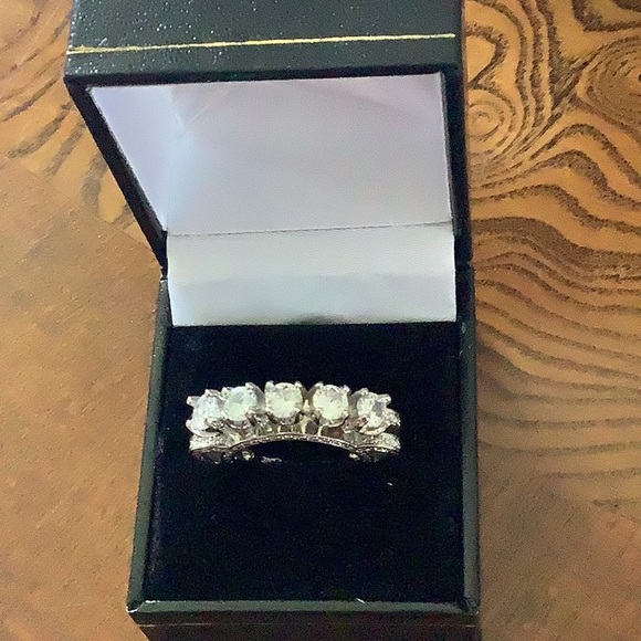 Ring 925 stamped with 5 large white stones NEW sets up high 6.5 /7 on - Picture 2 of 13